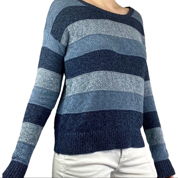 American Eagle Outfitters Sweaters - American Eagle Sweater- Size Medium